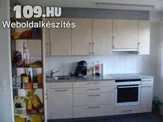 Beépített konyhabútor 008  natúr színű ajtókkal , szürke színű munkalappal