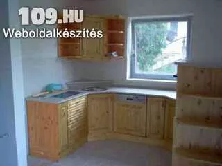 Beépített konyhabútor 011  natúr színű ajtókkal , szürke színű munkalappal